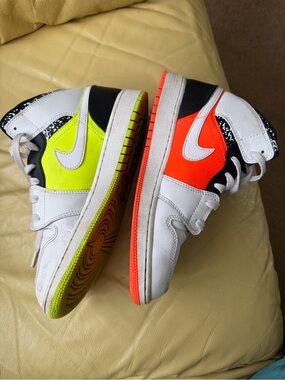 Nike Kids Low-Top Sneakers in Neon Yellow & Neon Orange